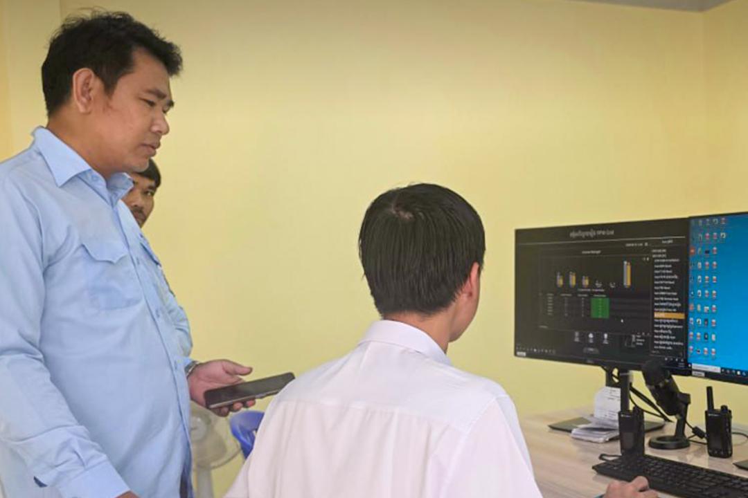 Why must VP.Start’s Smart Grid system remain operational and stay connected to electrical equipment?
