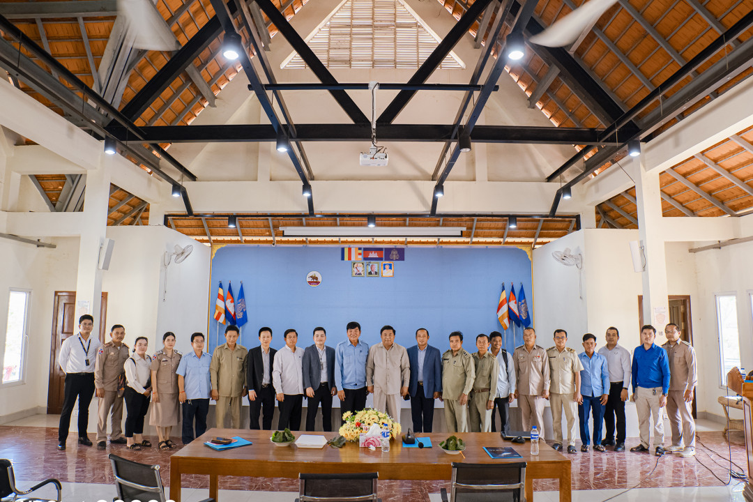 VP.Start Presentation to the Cheung Prey District Administration, Kampong Cham Province