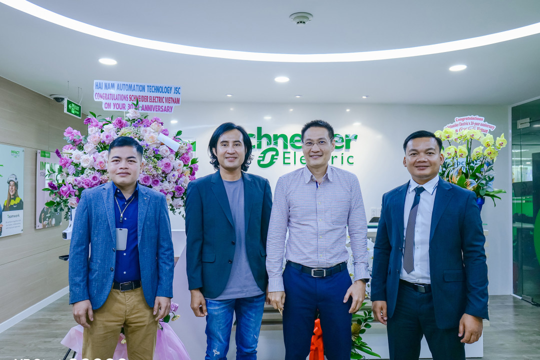 VP.Start's management team has participated in the 30 Years of Innovation Summit at Schneider Electric Vietnam